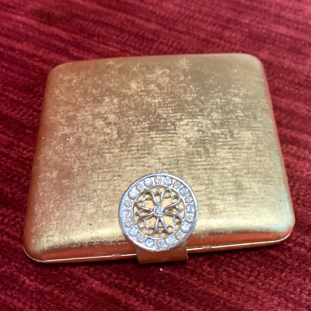 Vintage Avon Powder Clip Compact Goldtone 1965-66